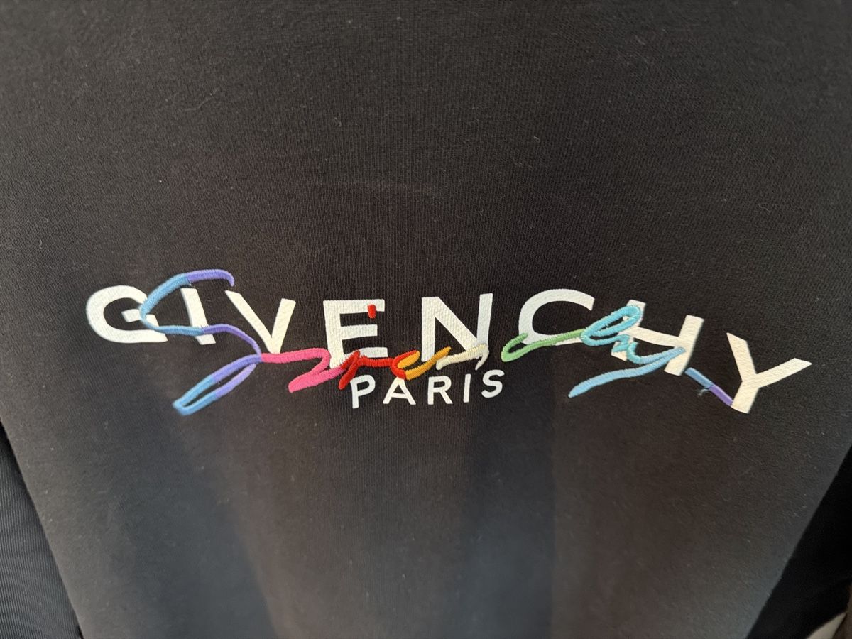 Givenchy Maglioni & Felpe: schöner Givenchy „Rainbow“ Pullover - Grösse M – Usato da Wolfwil venduto da Rolex1 1