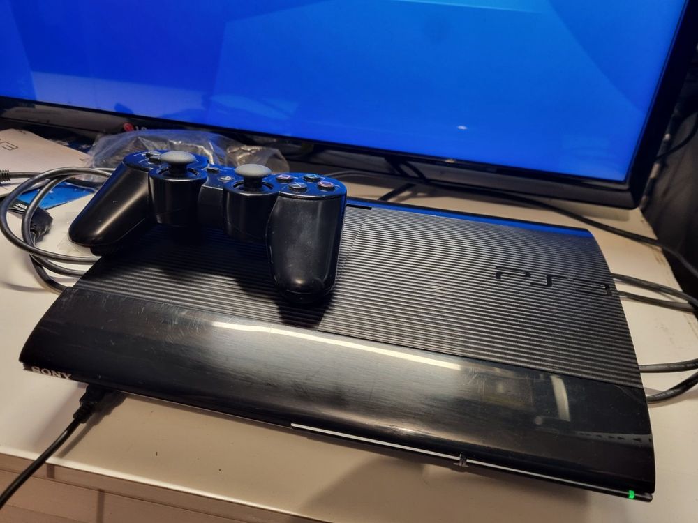 Playstation 3 Super Slim CECH-4004A | Kaufen auf Ricardo