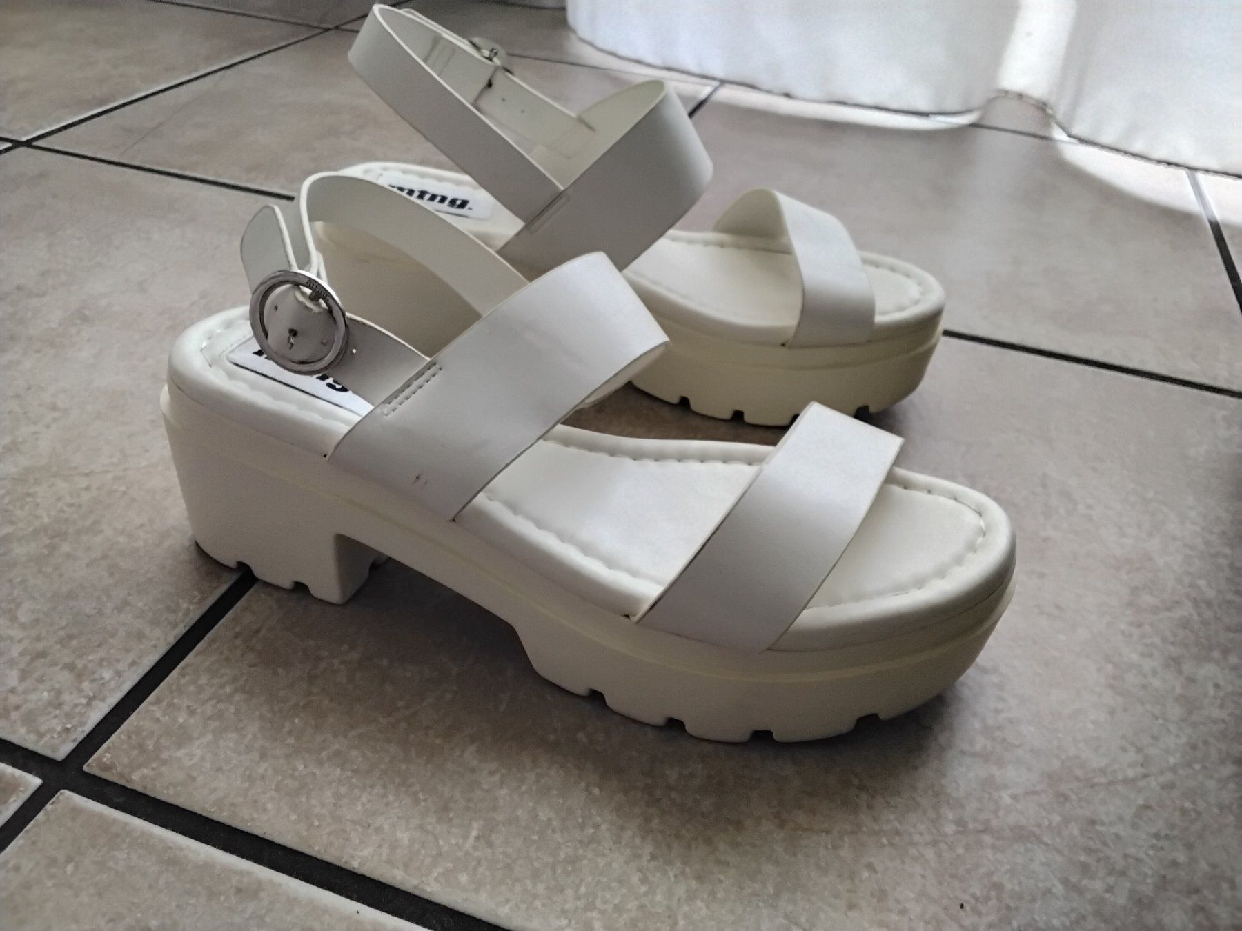 Scarpe da donna: Sandales blanches d'été MTNG T38 – Nuovo (secondo la descrizione) da Chêne-Bourg venduto da Fio994 2