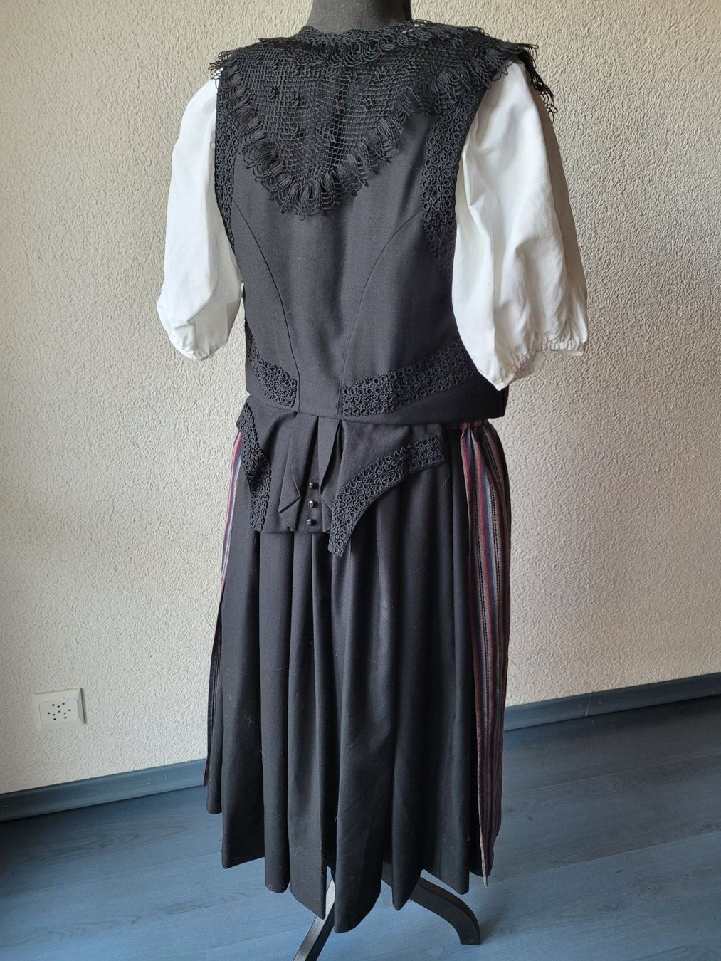 Kostüme: Gotthelftracht, Grösse ca. 40-42 – Gebraucht aus Unterseen von Silberflieder 1