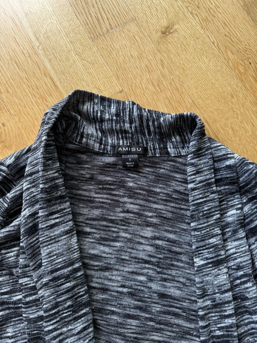 Jacken: AMISU Cardigan Grösse S – Gebraucht aus Davos Wolfgang von glo_6dm2 1