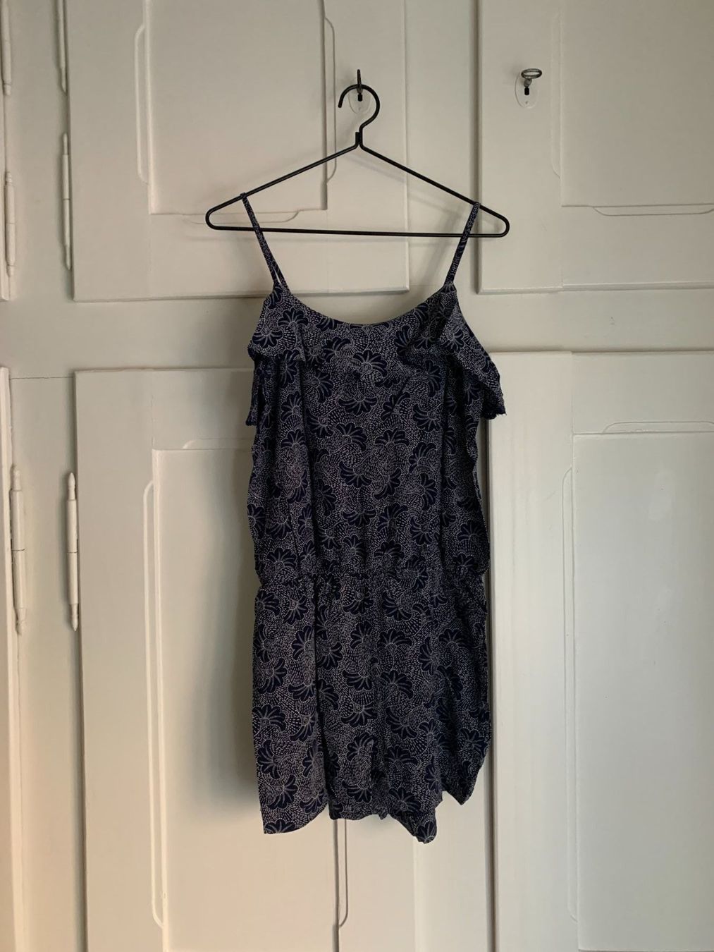 C&A Tute: Jumpsuit dunkelblau-weiss gemustert 38 – Usato da Zürich venduto da Diazaio