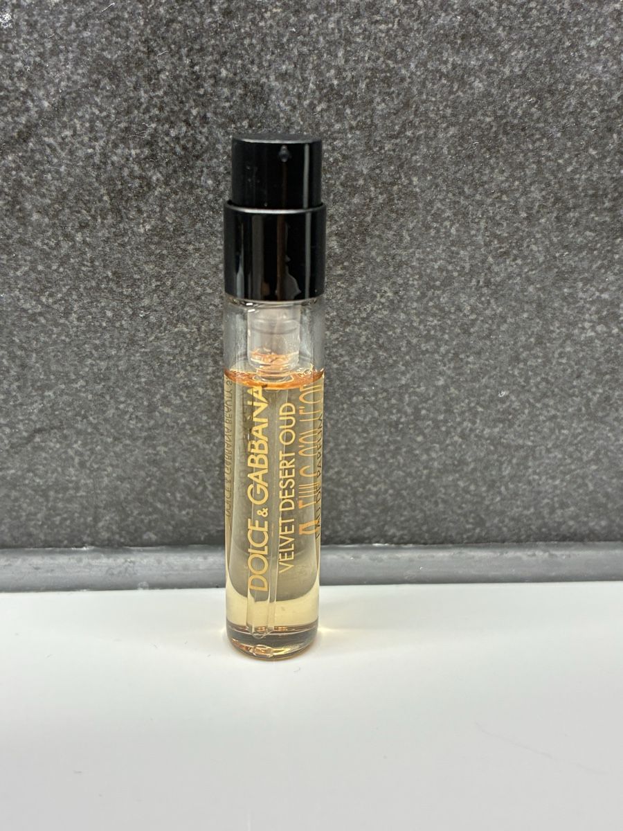 Dolce & Gabbana Parfum & Eau de Toilette: 2ml Dolce & Gabbana Velvet Desert Oud – Neu (gemäss Beschreibung) aus Wangen SZ von el_paso08