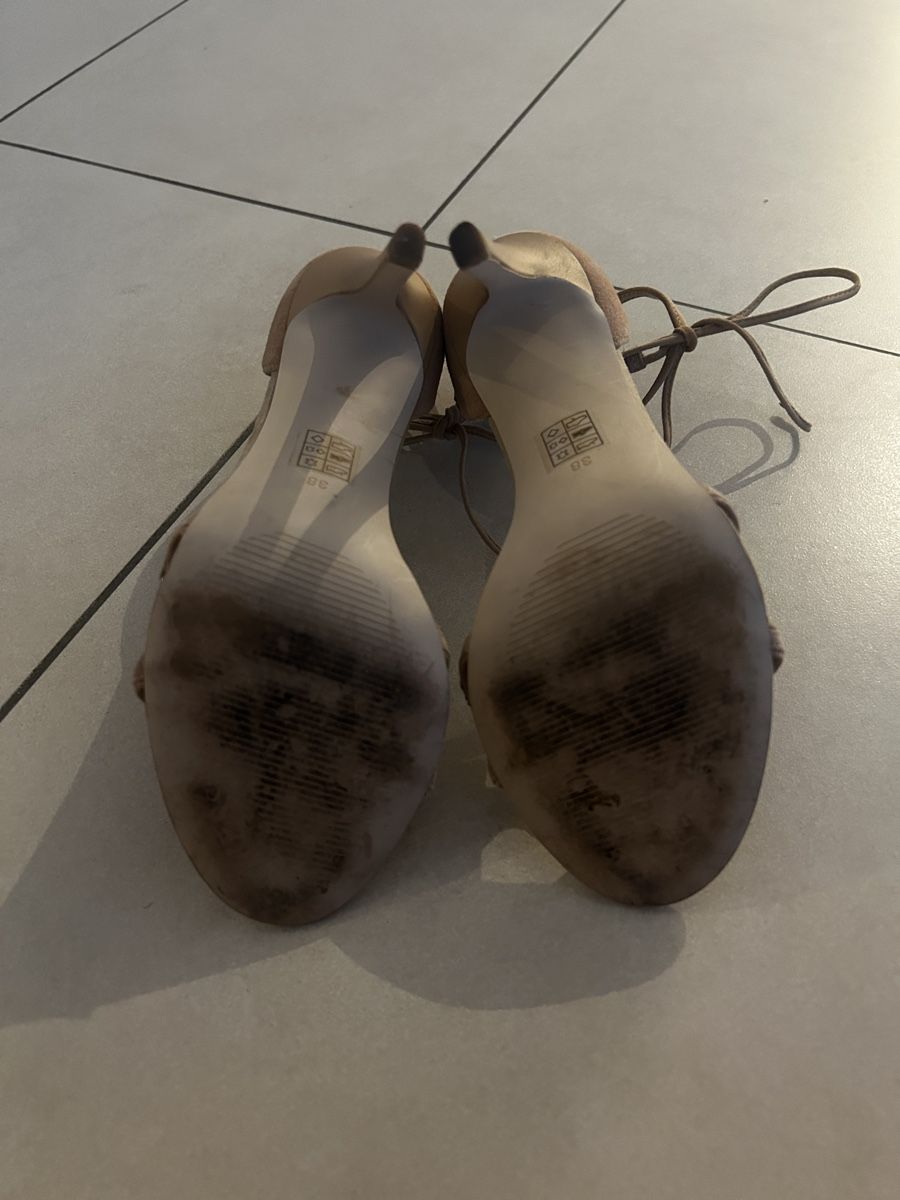 Guess Scarpe da donna: Guess Absatzschuhe mit Strasssteinen – Usato da Horw venduto da just_one_haru 1