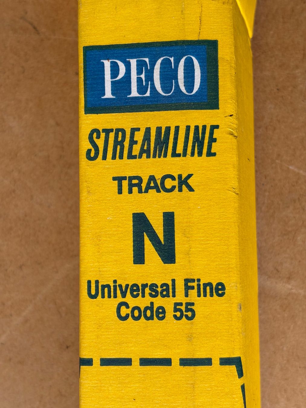 Modellini di ferrovie: Peco 302F Flexgleis Schwellen mit Beton Code 55 – Nuovo e nell'imballaggio originale da Hauterive NE venduto da eriamch 1