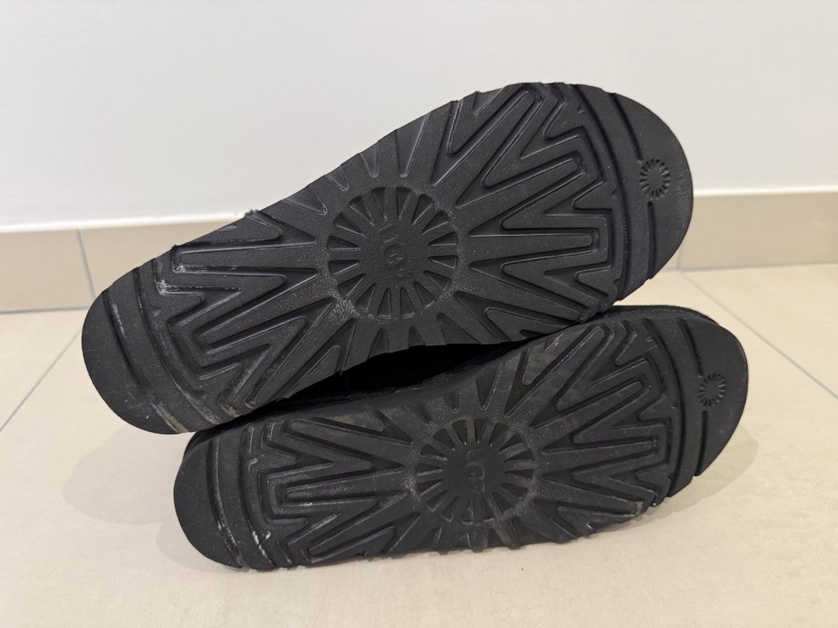 Ugg Scarpe da uomo: UGG boots - size 43 – Usato da Crans VD venduto da jas_9g82 3