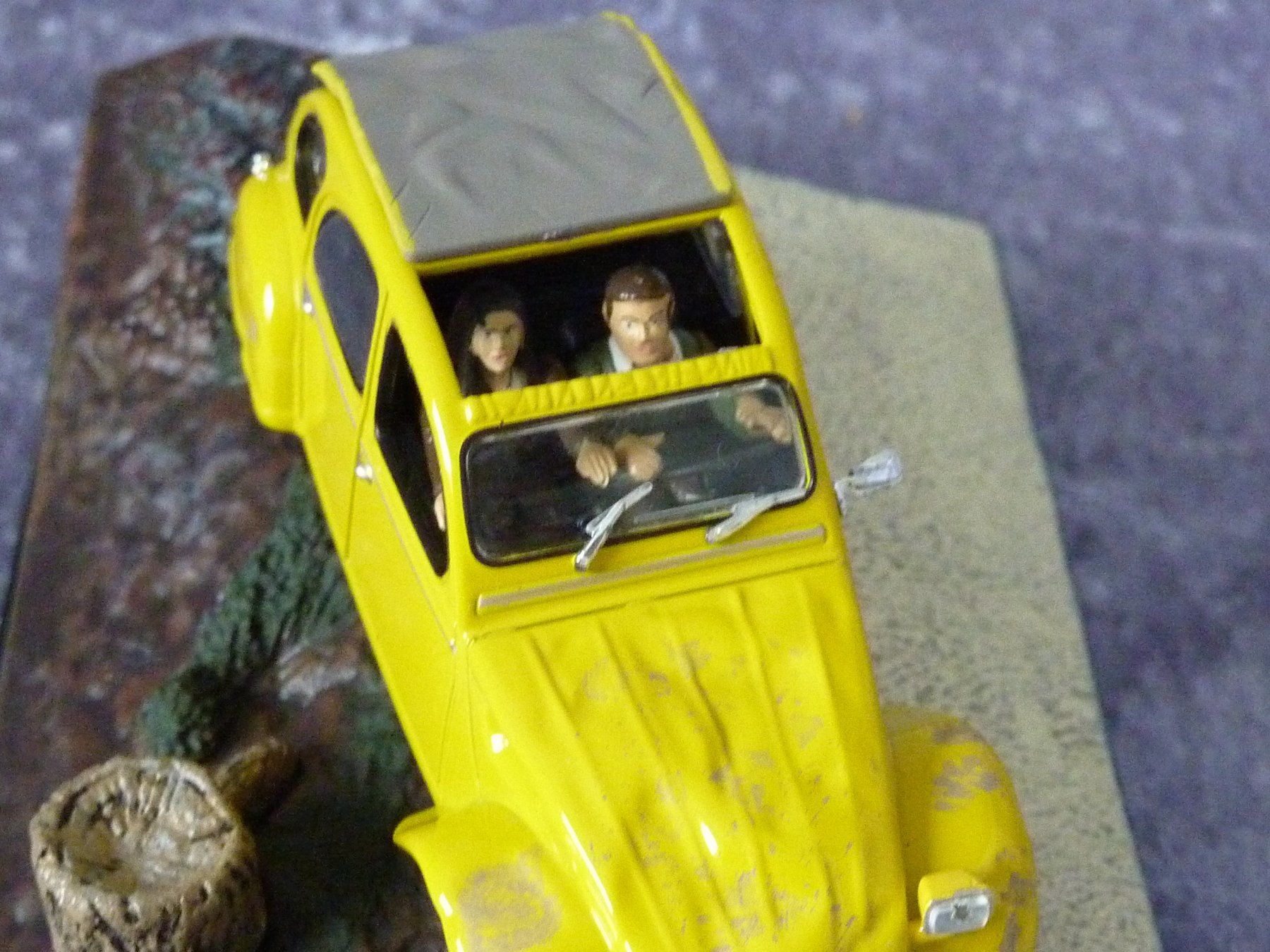 Citroën Modellini d'auto: Citroen 2CV Döschwo James Bond 1:43 – Nuovo (secondo la descrizione) da Dürrenäsch venduto da modellautos4you 5