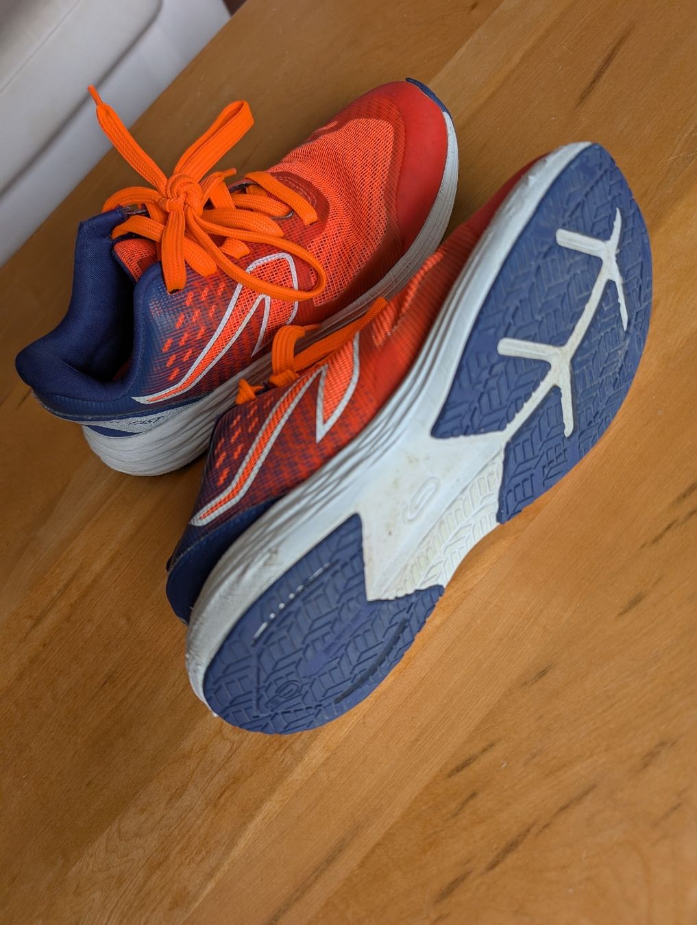 Decathlon Scarpe per ragazzi: Hallenschuhe, Gr. 33 – Usato da Winterthur venduto da voan 3