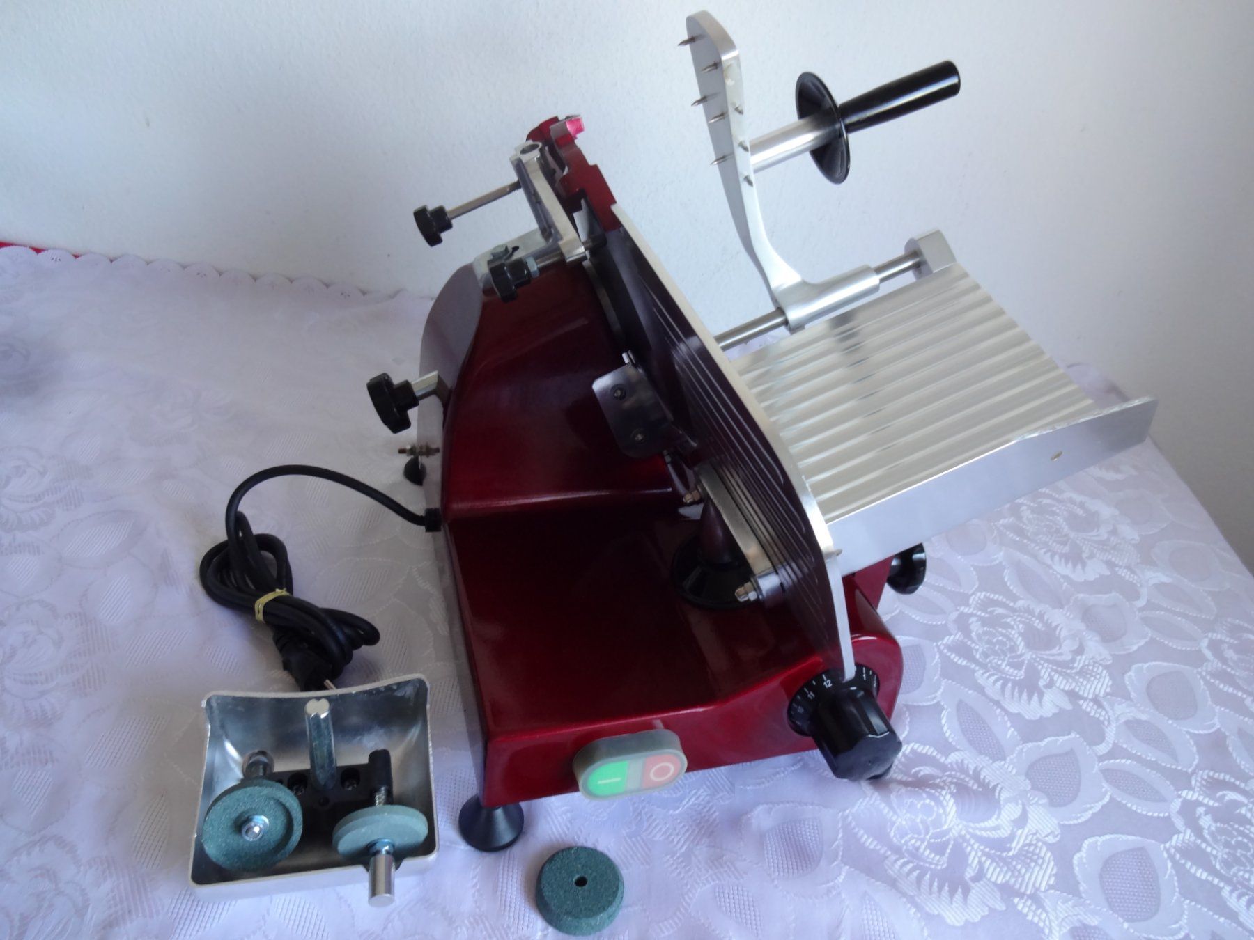 Elettrodomestici da cucina: Aufschnittmaschine , AM 220 R – Usato da Frauenfeld venduto da Reyy58 2