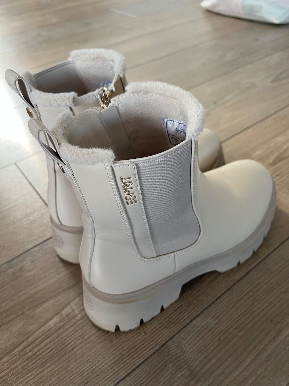 Esprit Damenschuhe: Esprit Stiefel / Schuhe Beige Gr.39 – Gebraucht aus Toffen von cli1978