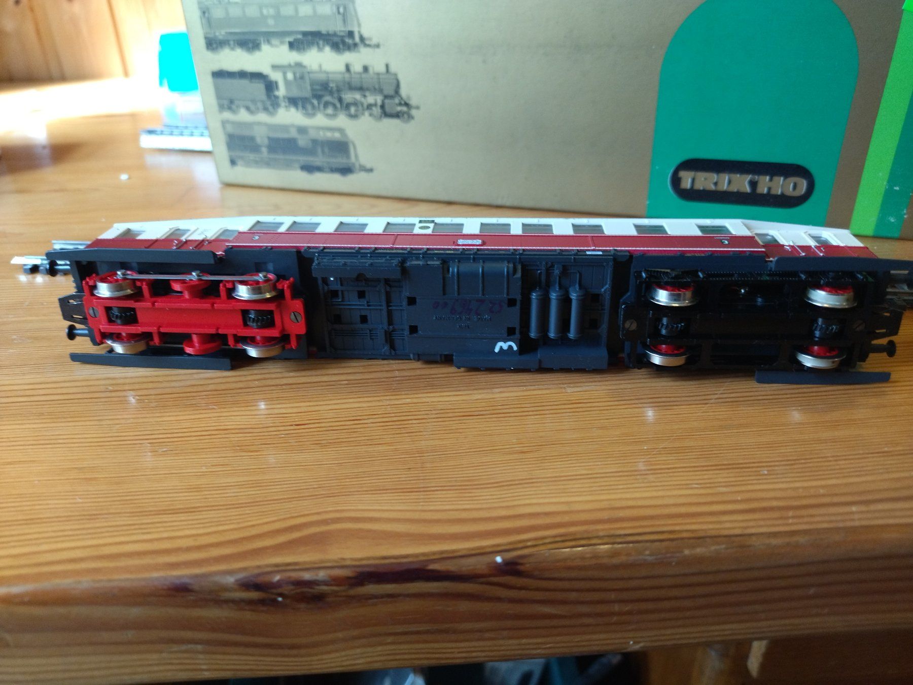 Trix Modellini di ferrovie: Trix Triebwagen 2469 (515) – Usato da Basel venduto da BeanieUp 4
