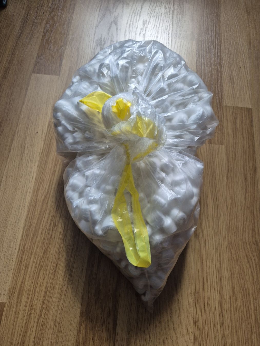 Füllmaterial: Füllmaterial Verpackungschips – Gebraucht aus Langenthal von Polarisstern