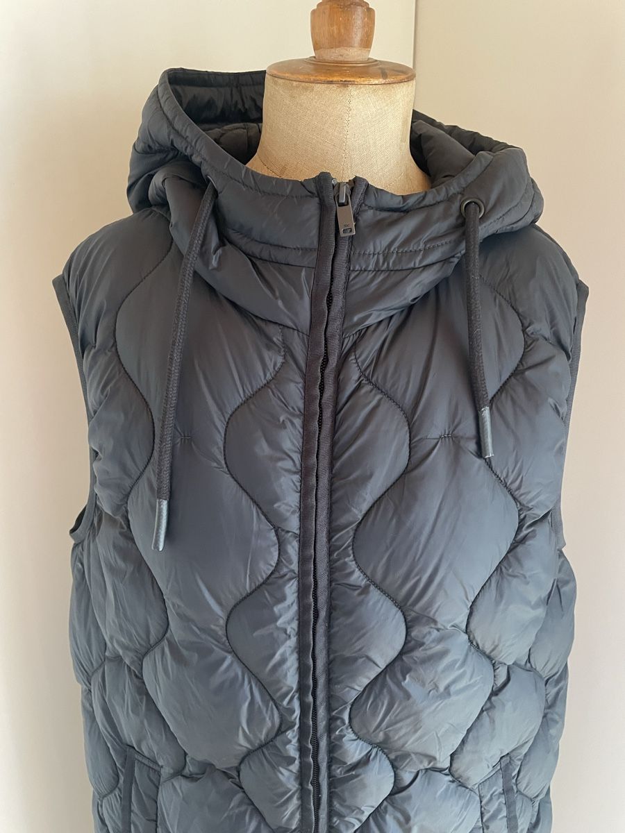 Esprit Gilets & Westen: Weste EDC dunkelblau, Kapuze, Grösse M – Gebraucht aus Oberwil BL von another-day-of-sun 1