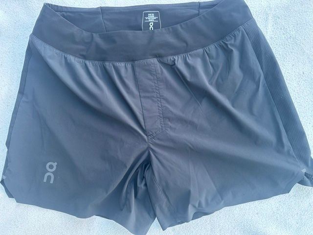 Pantaloni: On Performancer running shorts – Usato da Altendorf venduto da Eisenmaennchen 3