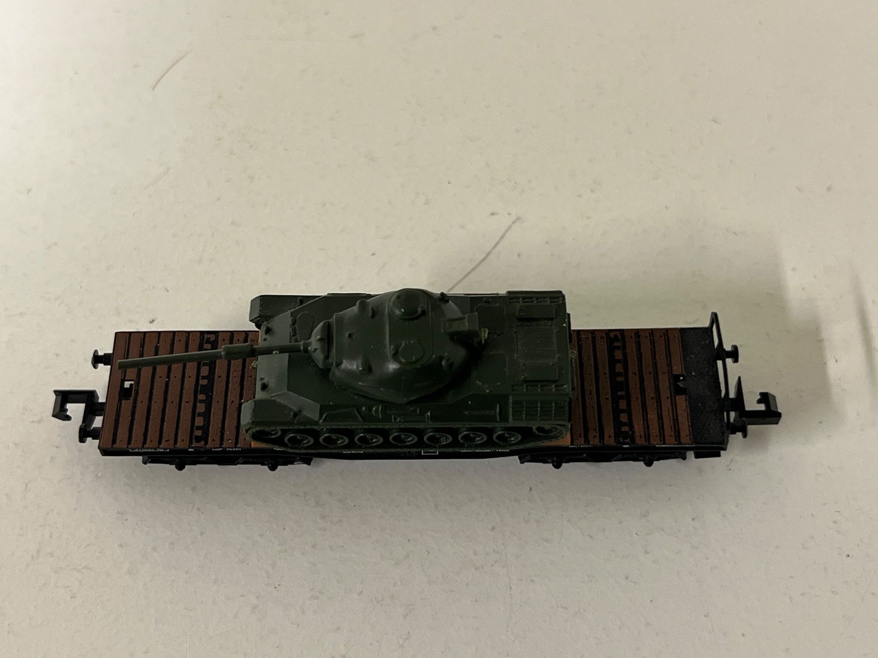 Arnold Modellini di ferrovie: Spur N Arnold Flachwagen beladen mit Panzer – Usato da Geroldswil venduto da TopTrain54 4