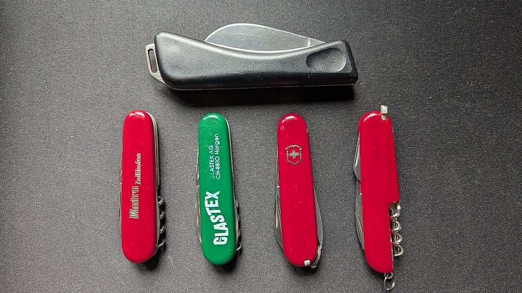 Coltelli tascabile: 5 Taschenmesser – Usato da Altdorf UR venduto da Walhalla59 1