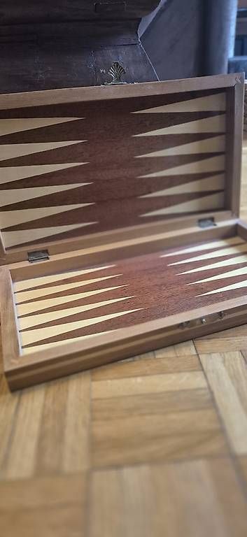 Giochi: Échiquier en bois  – Usato da Lausanne venduto da angelalone