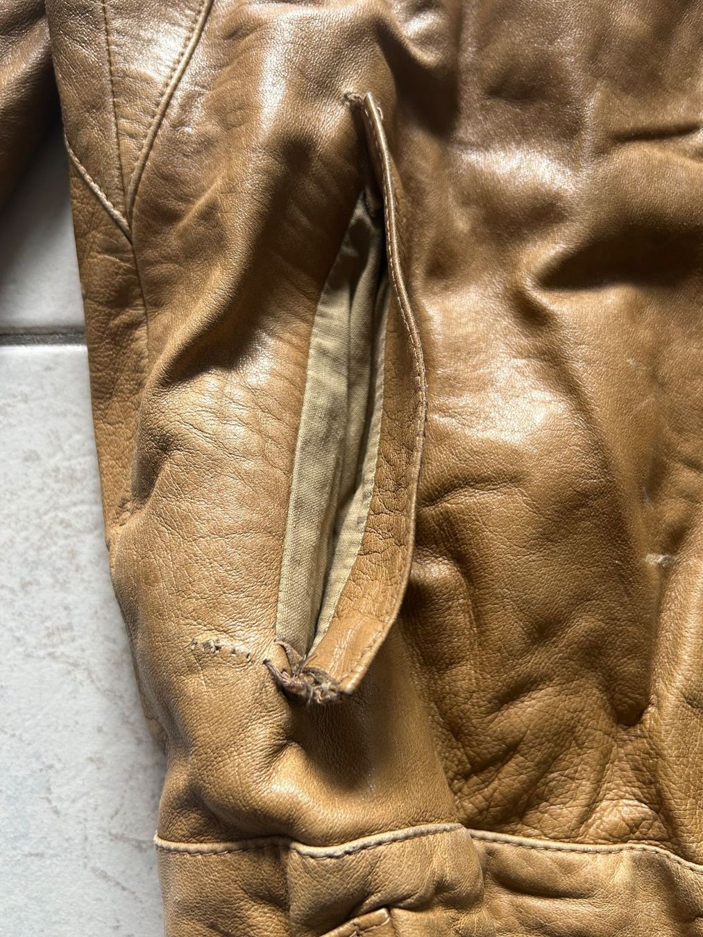 Jacken: Hellbraune Lederjacke aus den 80er – Gebraucht aus Waltenschwil von alfarumore 3