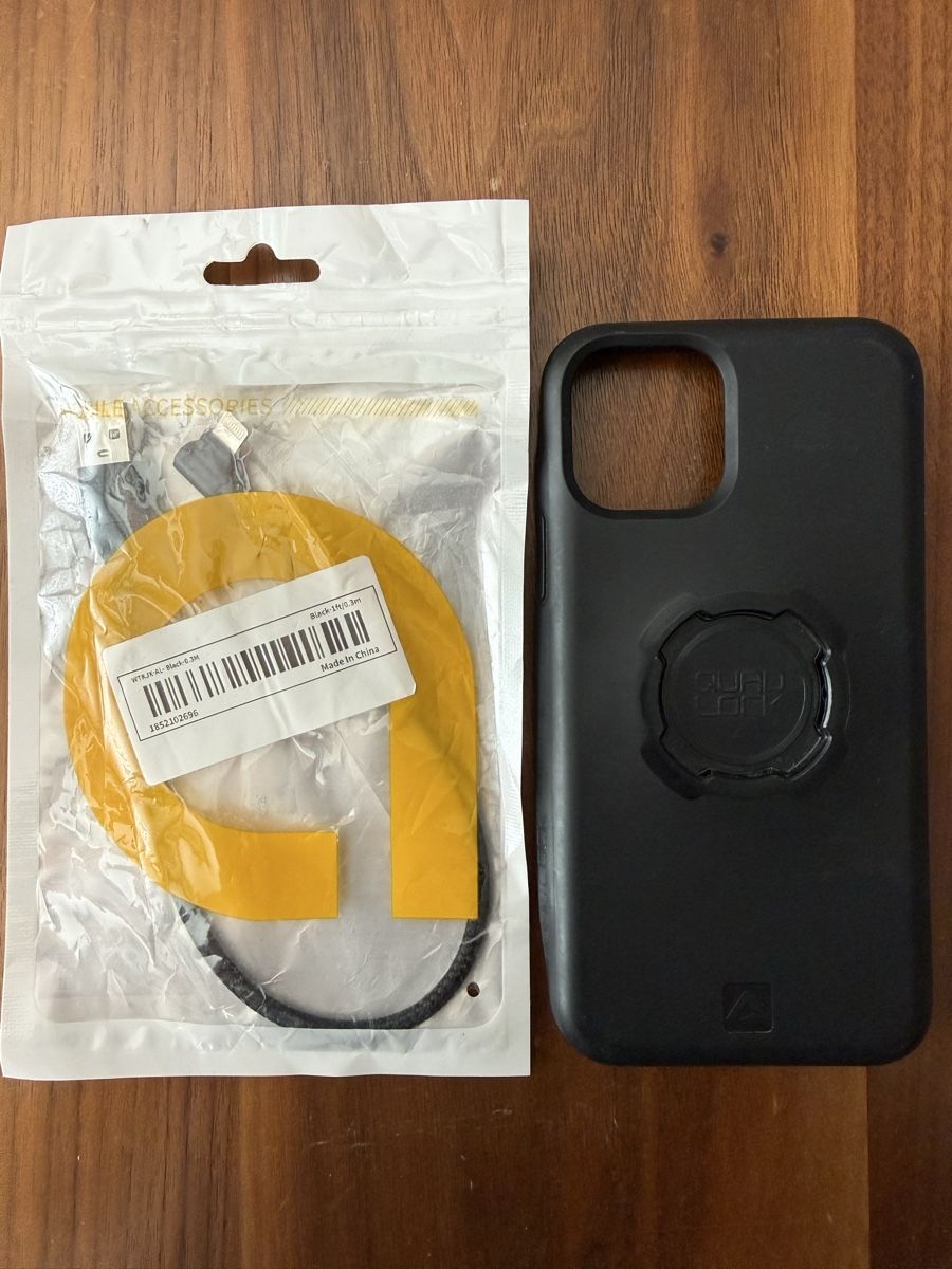 Quad Lock Staffe: Quad Lock iPhone 11 Pro Halterung mit Zubehör – Usato da Horw venduto da ast_b5c6