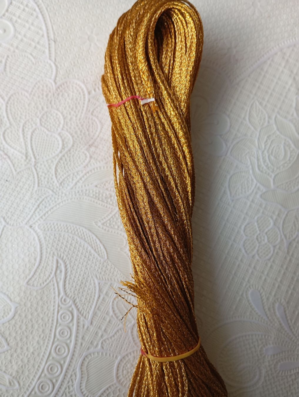Kit bricolage: Gold colored craft cord new condition – Nuovo (secondo la descrizione) da Bern venduto da pav_8b6j 1