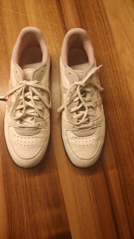 Chaussures hommes: ASICS Turnschuhe Gr. 41.5 – D'occasion à Baar par Baarsan