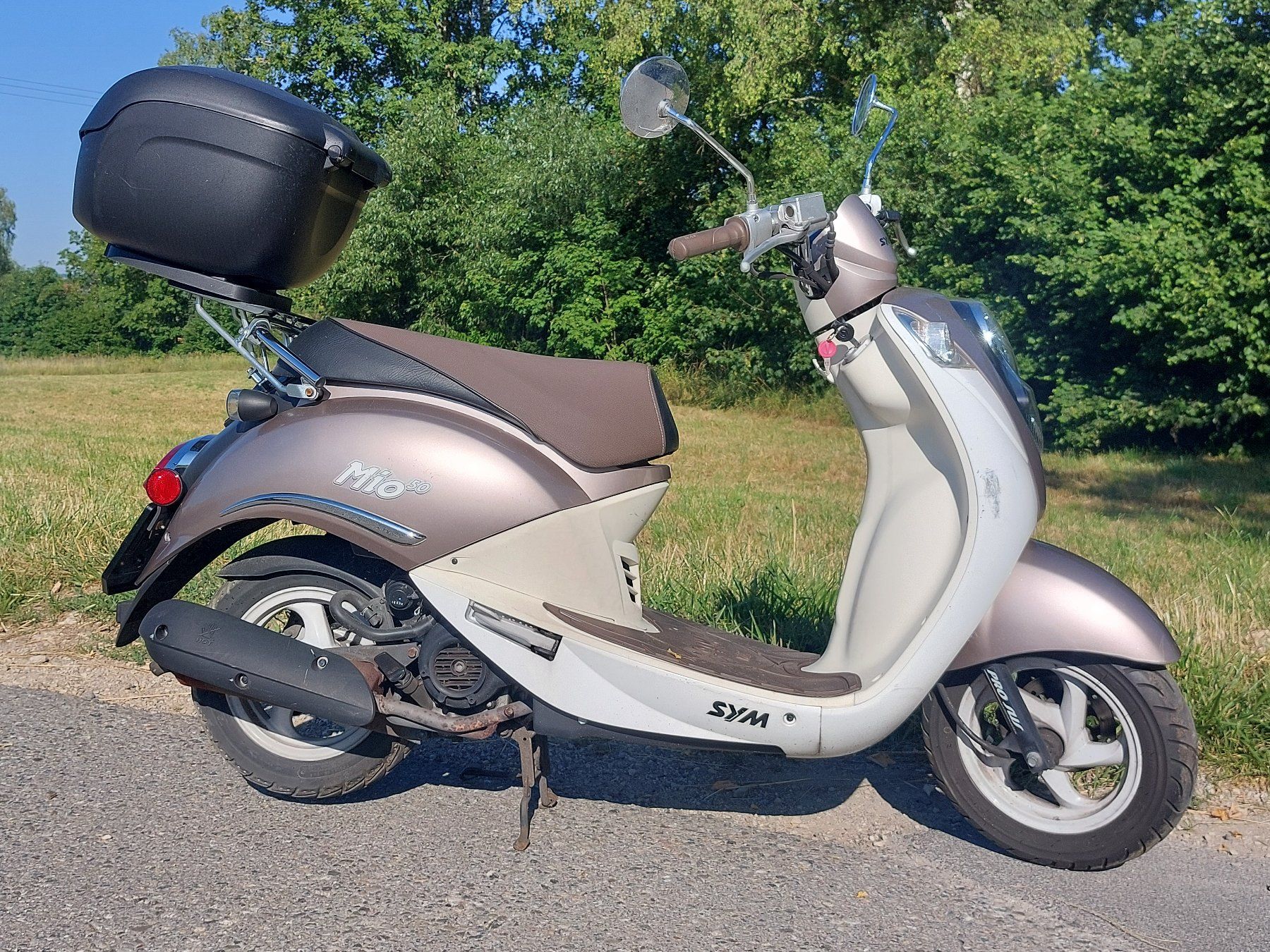 Sym Scooter: SYM Mio 50 IL Camping Roller Scooter A1 jg. 2015 Topcase – Usato da Schleitheim venduto da ZieglerMotoRecycling 2