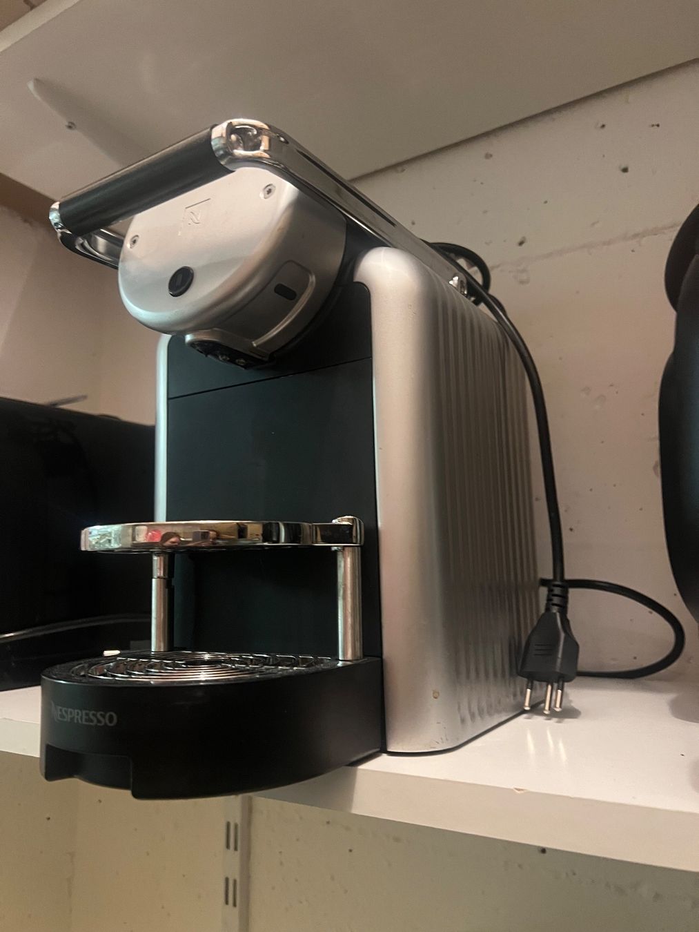 Nespresso Kaffeemaschinen & Espressomaschinen: 2x Machines à café Nespresso – Gebraucht aus Le Mont-Pèlerin von Bmr 2