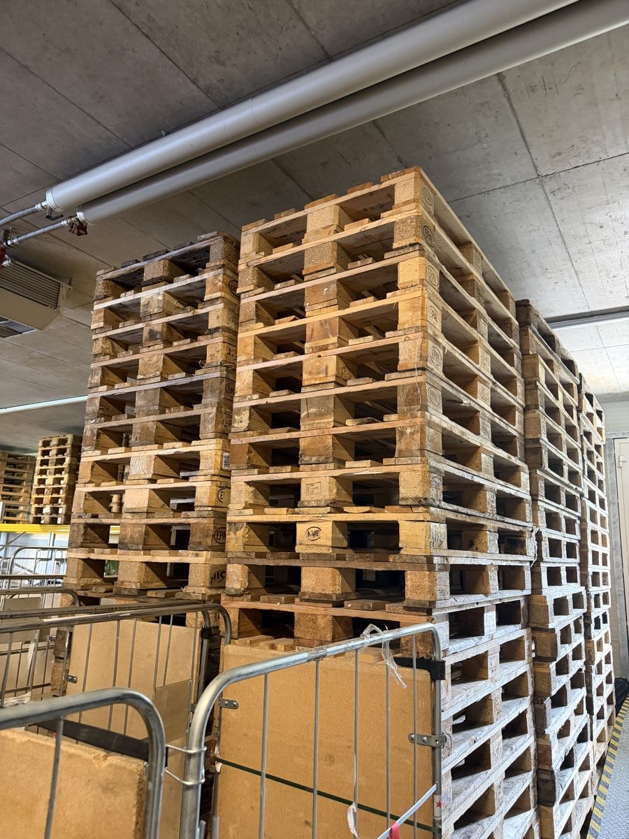 Pallets: 150 Europaletten – Usato da Emmetten venduto da chr_ls62 1
