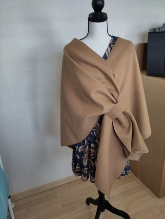 Warmer Herbst-Poncho in Beige, neuwertig, Gr. onesize