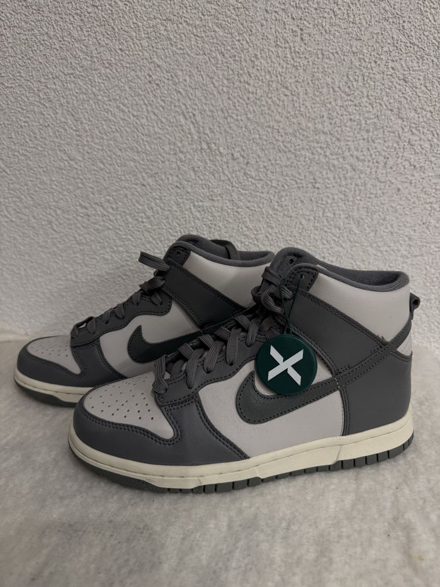 Scarpe da uomo: Nike Dunk High Vintage Knochenweiss Grau US 5 – Nuovo e nell'imballaggio originale da St. Gallen venduto da Fabiennevogler
