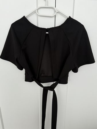 Schickes ASOS Crop Top, Gr. 40, mit offenem Rücken!