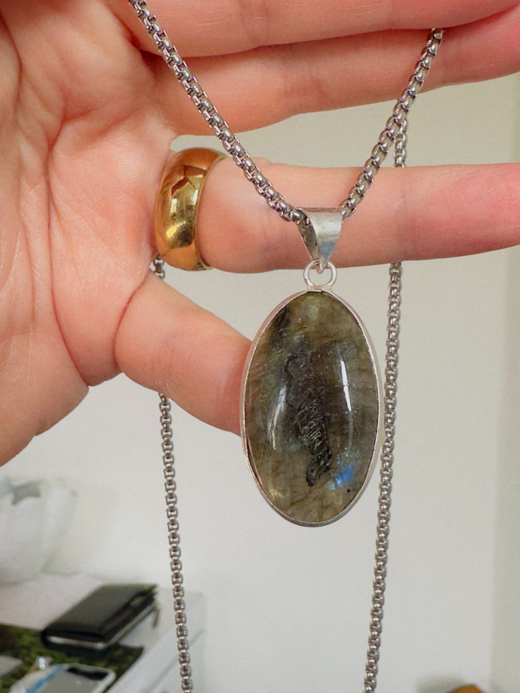 Ketten: Fashionable labradorite necklace – Neu und originalverpackt aus Genève von AGBERG 5