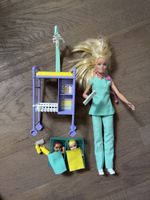 Barbie Arzt mit Babyzubehör
