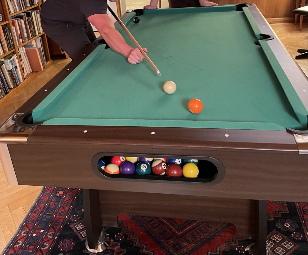Billiardtische: Billardtisch Holz komplett 95' x 195' – Gebraucht aus Bern von ral_qp7m