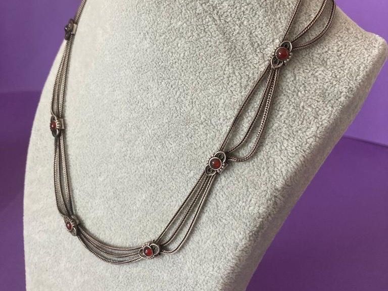 Catenine: Schlangenkette 3fach weinrote Elemente (45cm) – Usato da Dittingen venduto da Bijoubelle