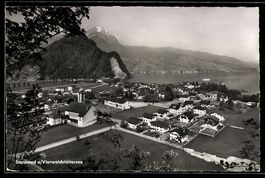 Stansstad, Ortsansicht mit Kirche und Vi
