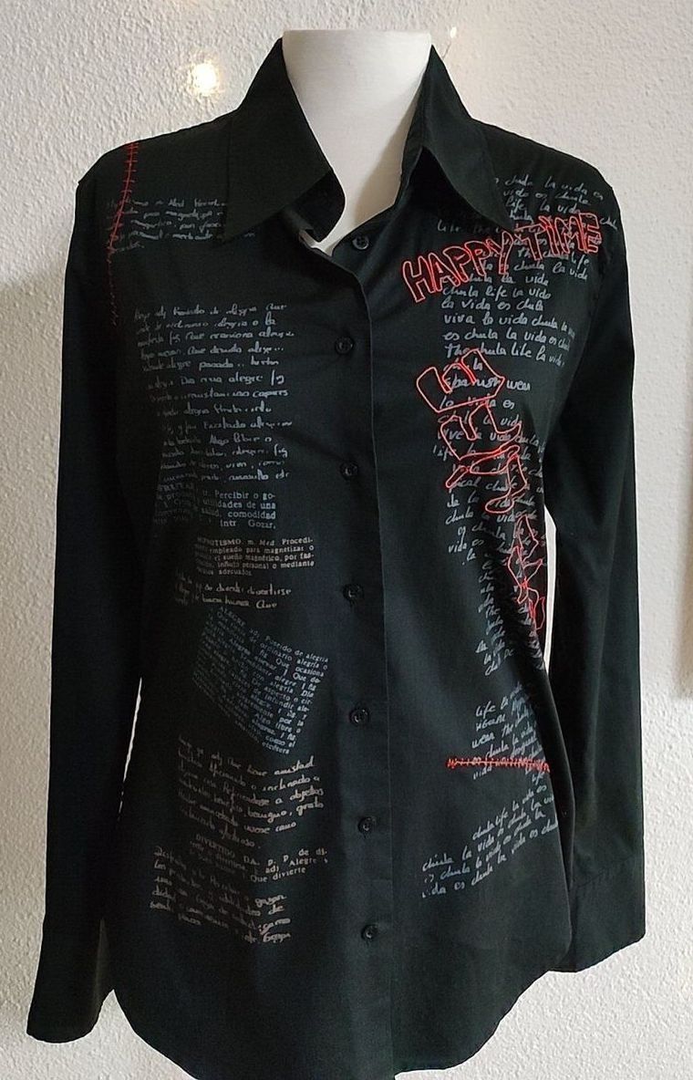 Desigual Camicette: schöne Bluse Desigual, schwarz mit Schrift – Nuovo (secondo la descrizione) da Zäziwil venduto da kreative-ideen 1