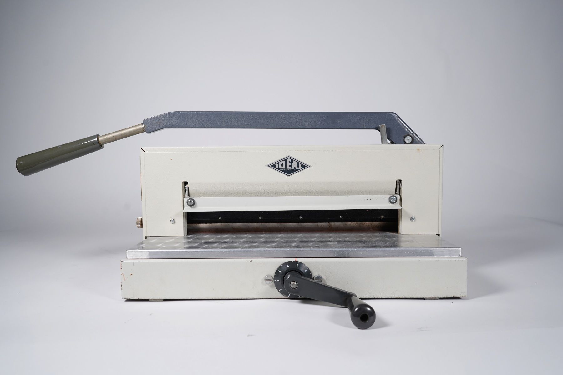 Sonstiger Bürobedarf: Guillotine IDEAL Forte 36-36/U, robuste et précise! – Gebraucht aus Esmonts von Rainermohler 1