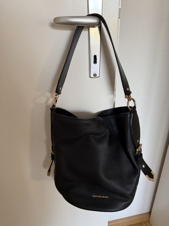 Michael Kors Hobo Tasche in Schwarz