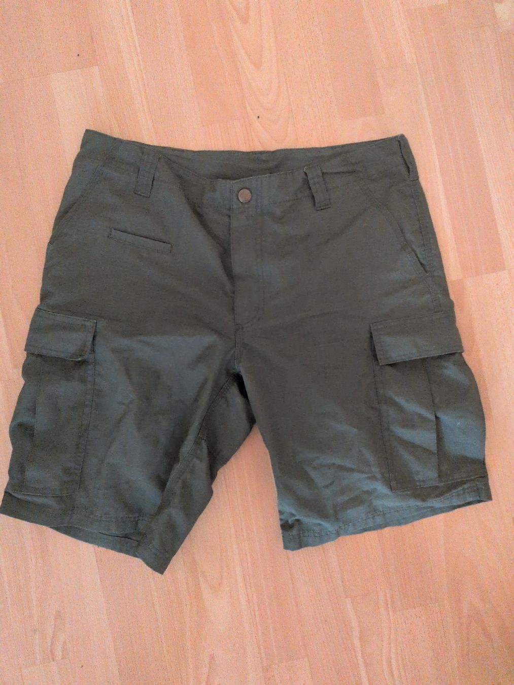 Pantaloni: PENTAGON Shorts green size W 36 – Usato da Adliswil venduto da danfarrar
