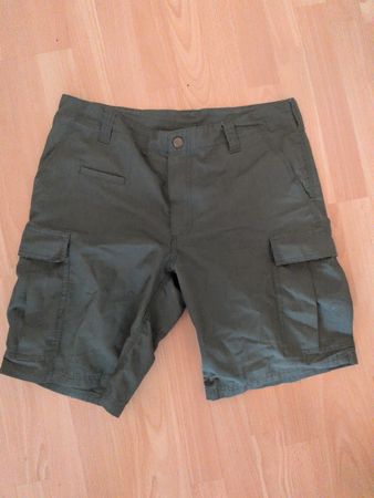 PENTAGON Shorts green size W 36