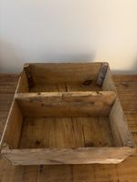Alte Holzkiste mit Tragegriff