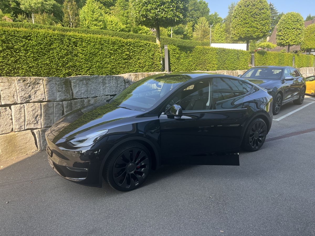 Tesla Automobili: Tesla Model Y Performance, Schwarz – Usato da Bachenbülach venduto da N.Sonja 7