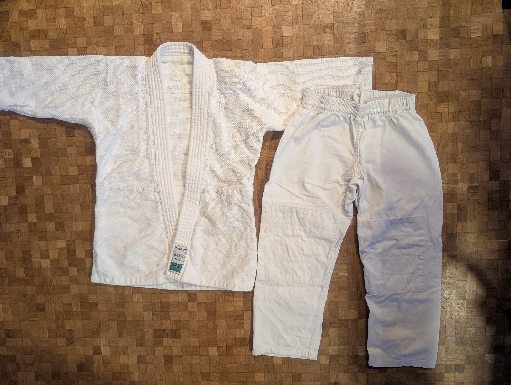 Kimono: judo kimono gr. 110 – Usato da St. Gallen venduto da Isycheng