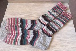 Schöne gestrickte Herrensocken  NEU  Grösse 47/48