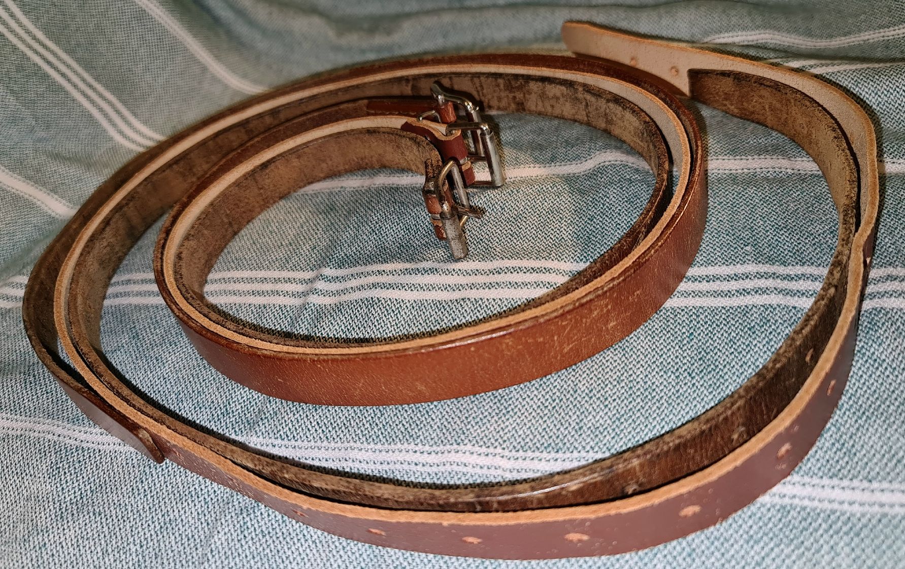 Briglie & Cavezze: trois longues sangles. – Usato da Cortaillod venduto da signep 1