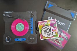 Stanton DST STX - Platine Vinyle Nomade Scratch avec 2 vinyl