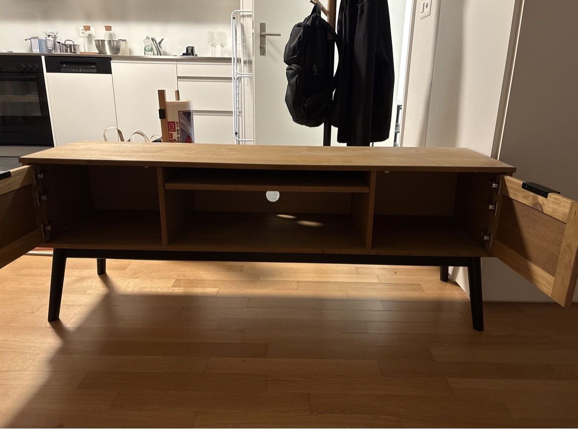 Mobili TV: TV-Möbel Holz mit Rattanfronten – Usato da Luzern venduto da Michael000 1