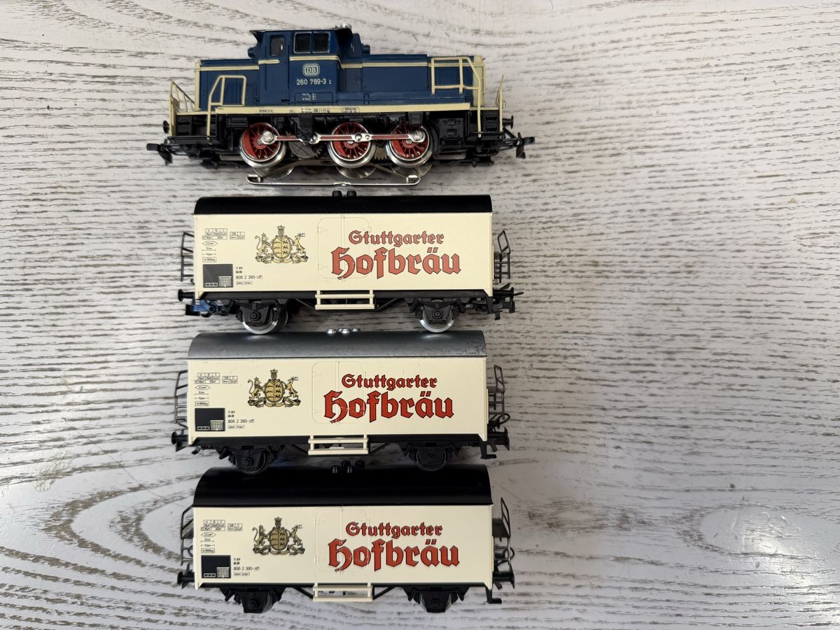 Märklin Modelleisenbahnen: Märklin 3141 DB BR 260 Bierzug – Gebraucht aus Lupsingen von New-Haven 3