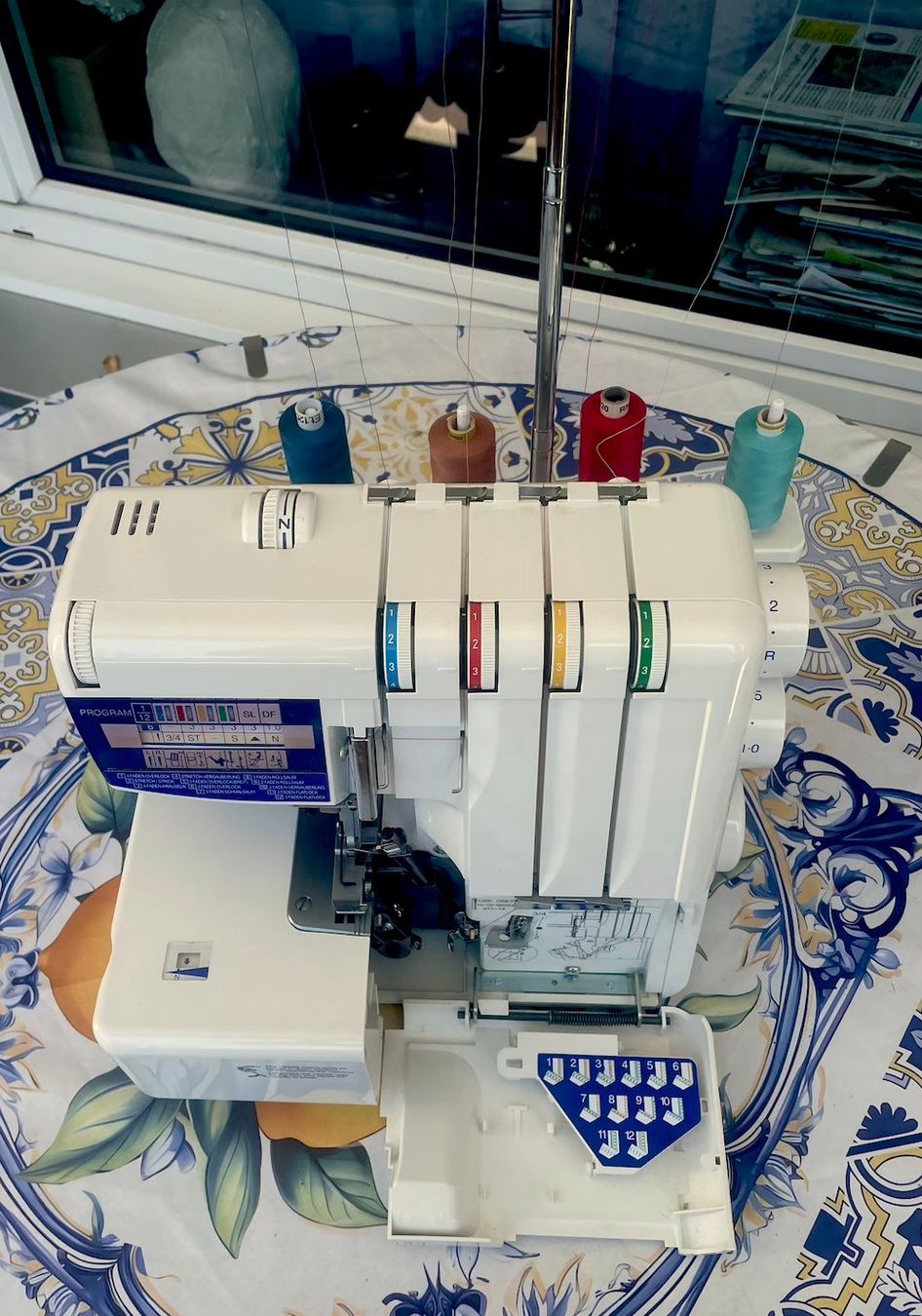 Elna Macchine da cucire: Elna Overlock 664 pro – Usato da Zürich venduto da Rugony